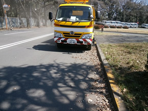 道路清掃車（作業中）